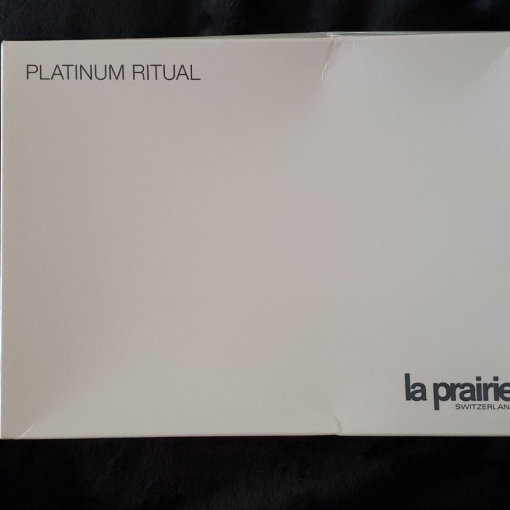La Prairie Platinum Ritual & Silver Bag